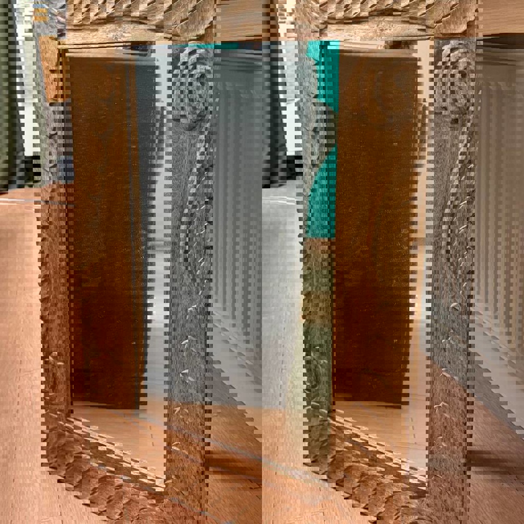 Зеркало настенное деревянное