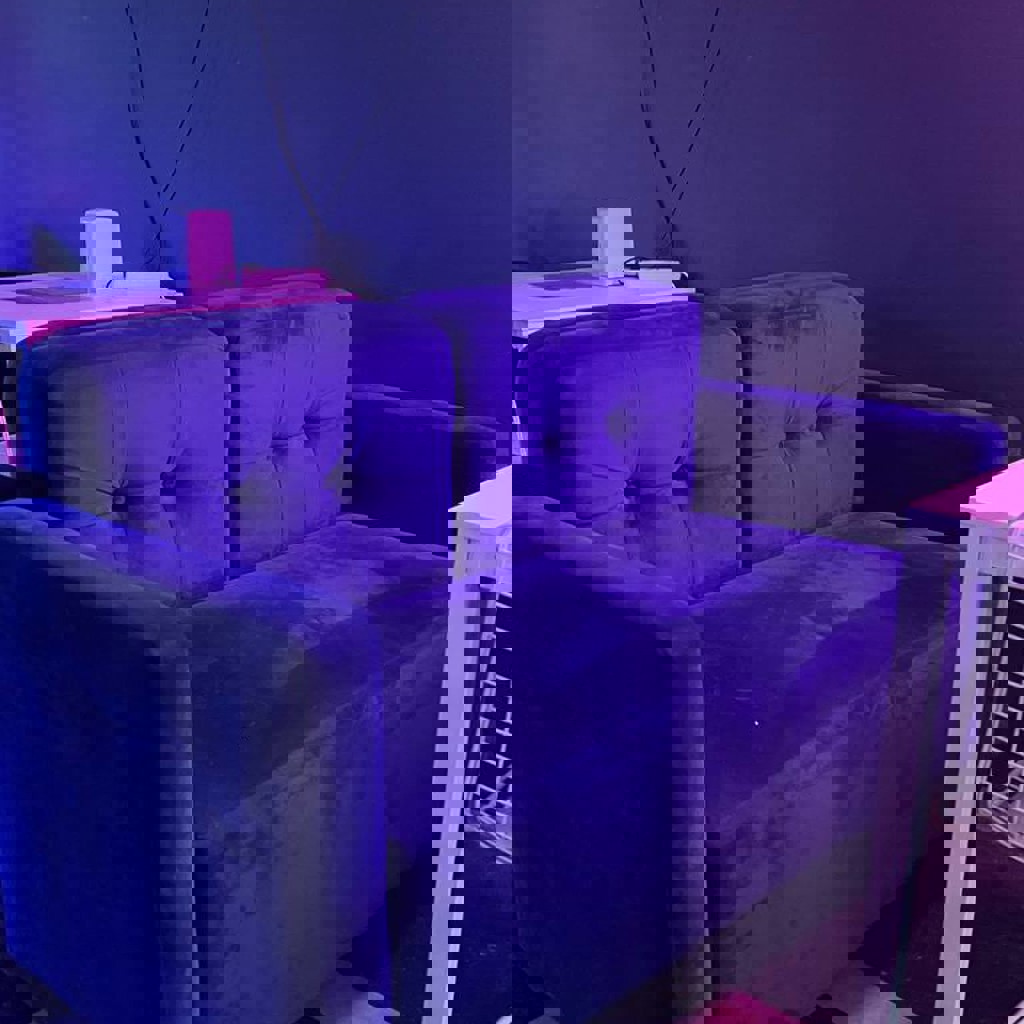 Диван с подлокотниками