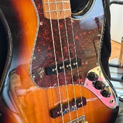 Бас-гитара с процессором - фото 2