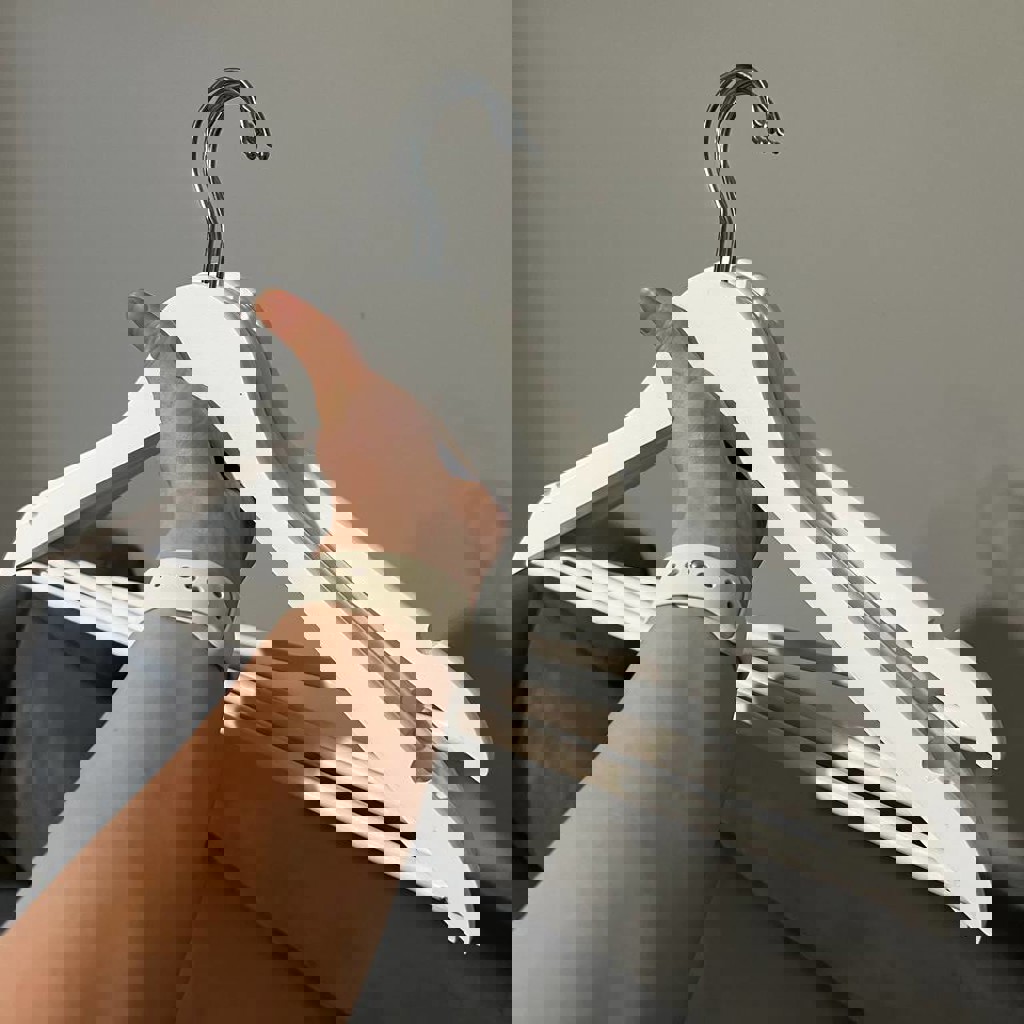 Белые деревянные вешалки