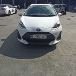 TOYOTA AQUA - фото 2