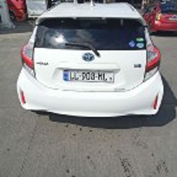 TOYOTA AQUA - фото 3