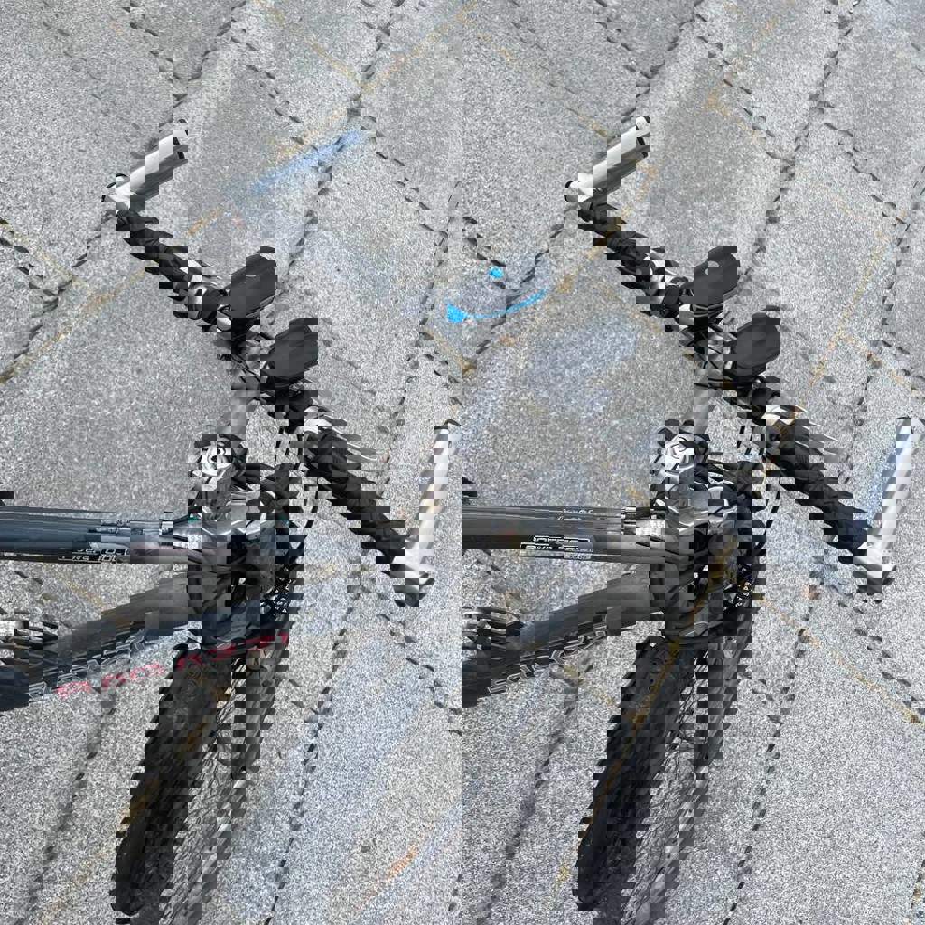 Велосипед серый