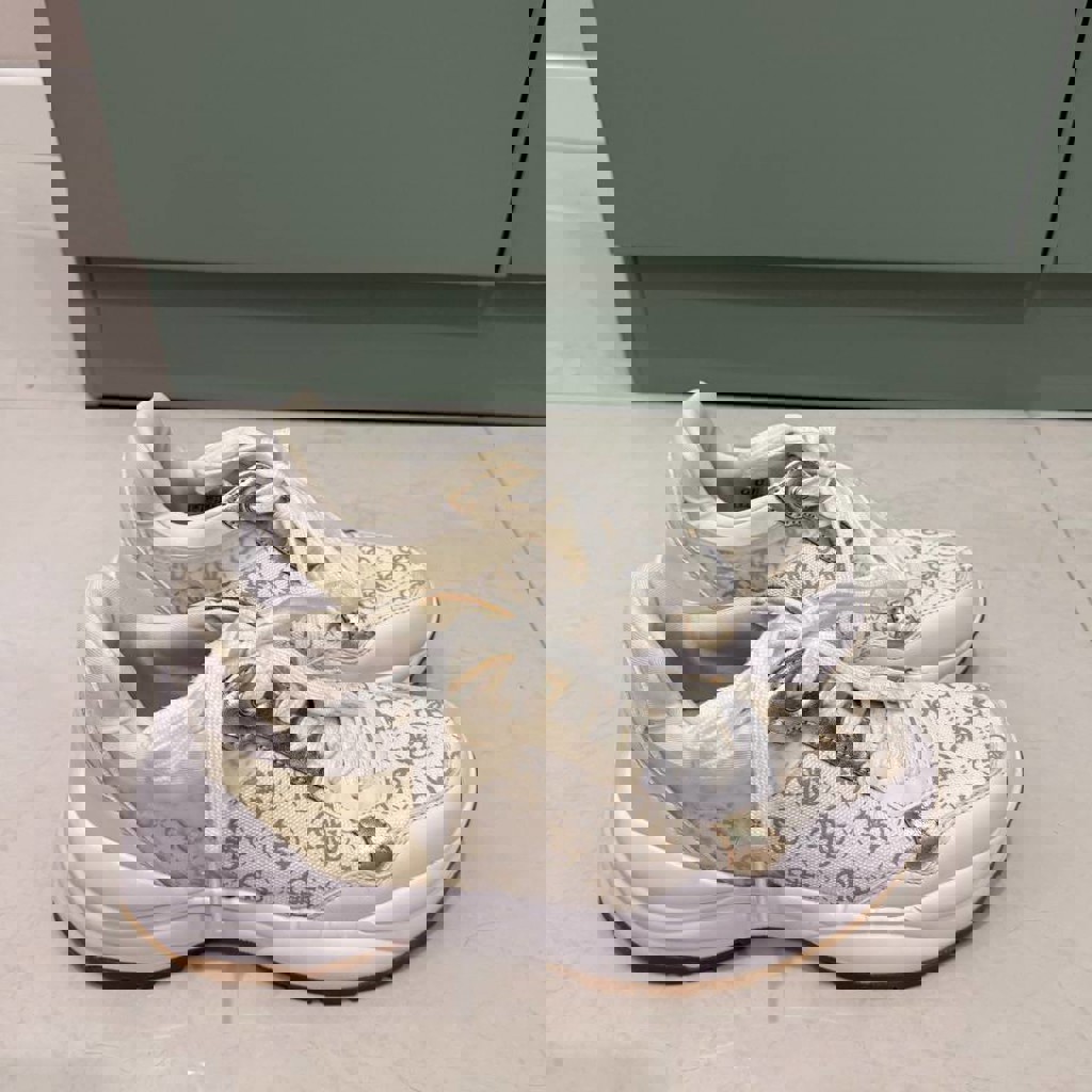 Кроссовки Guess