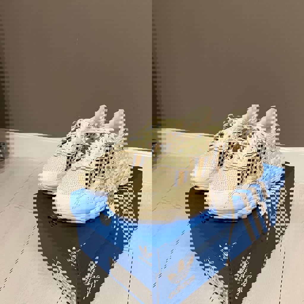 Кроссовки Adidas Ozweego