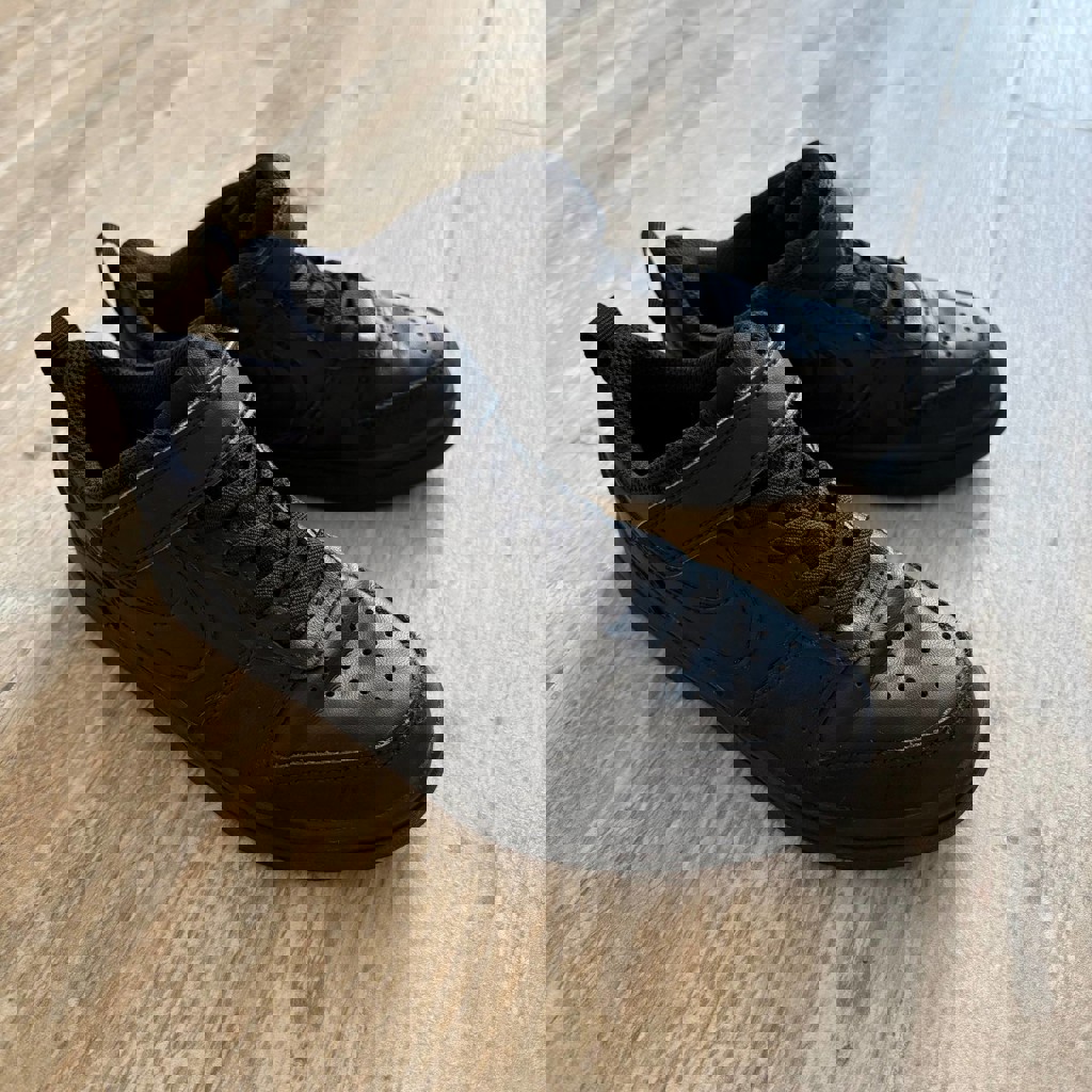 Шлепки акула