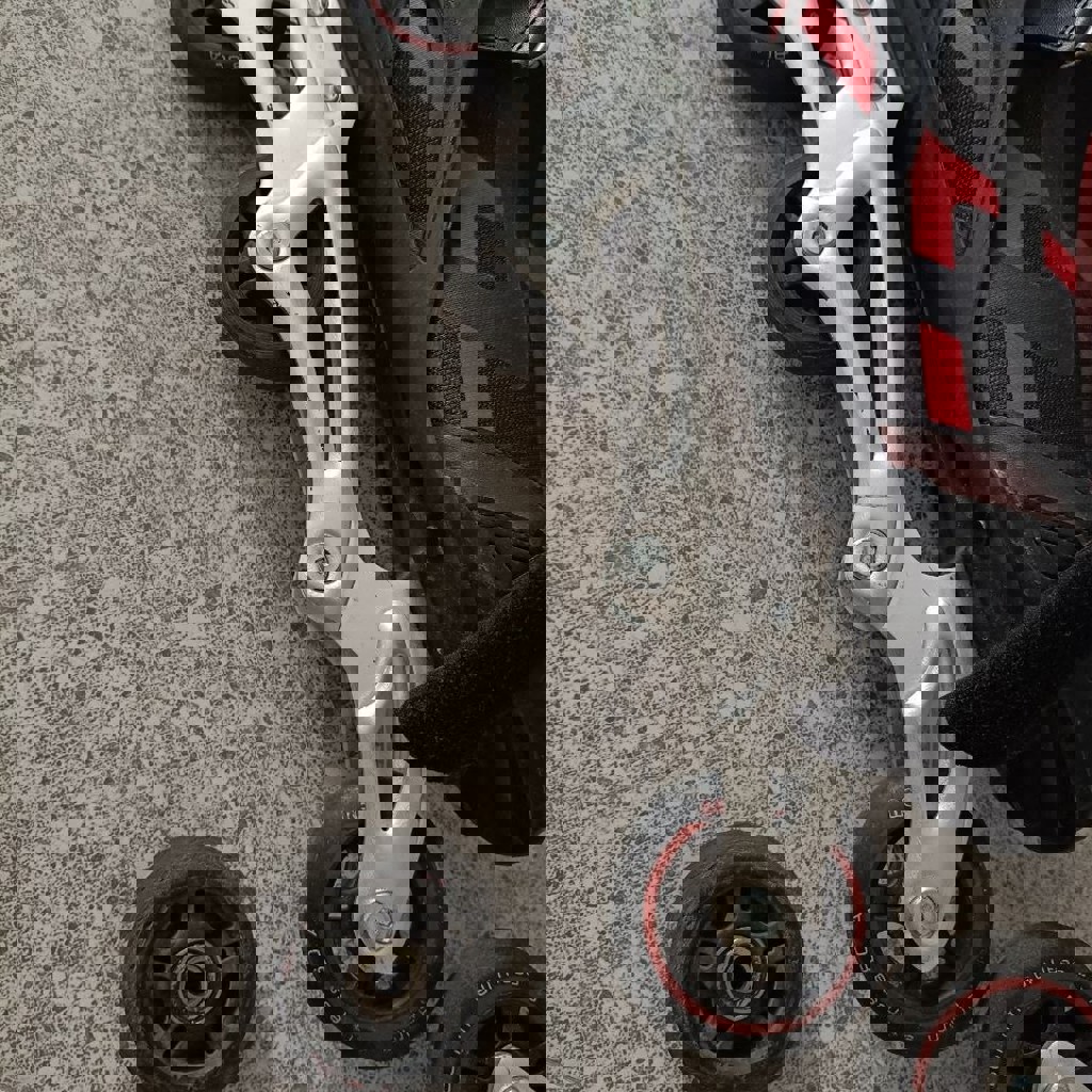 Роликовые коньки