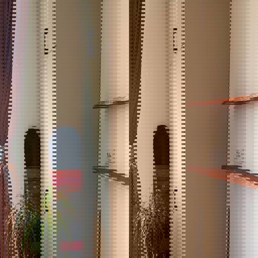 Высокий шкаф