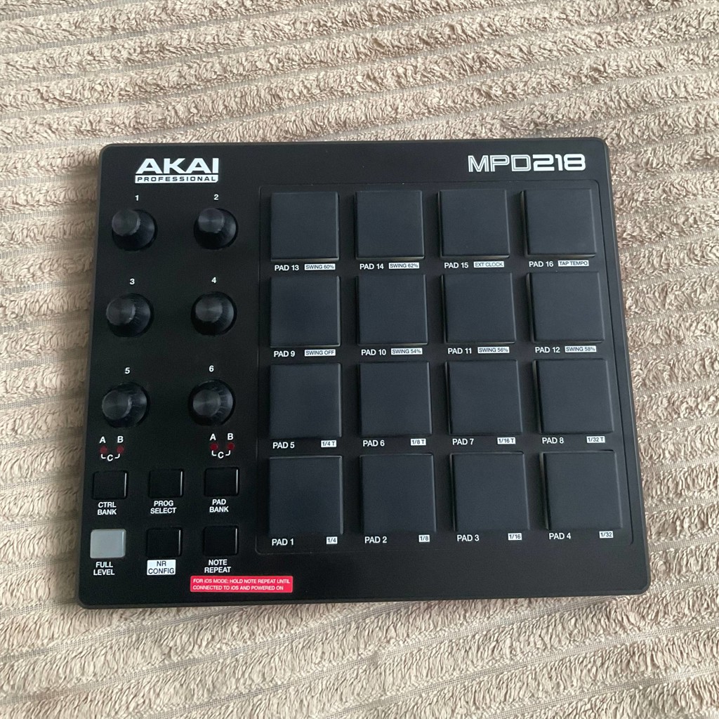Akai MPD218