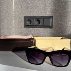 Солнцезащитные очки Louis Vuitton - фото 4