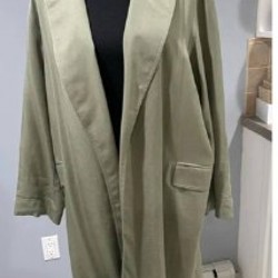 Тренч/куртка оливково-зеленого цвета - фото 4