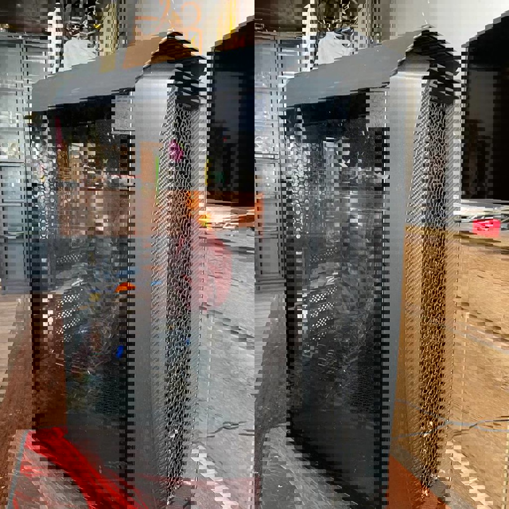 Стеклянный корпус для компьютера