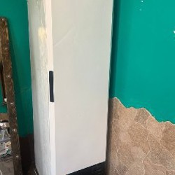 Холодильный шкаф - фото 1