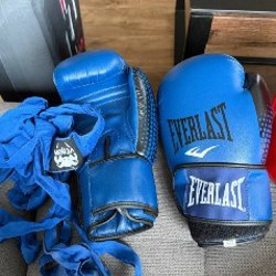 Боксерские перчатки и шлем - фото 2