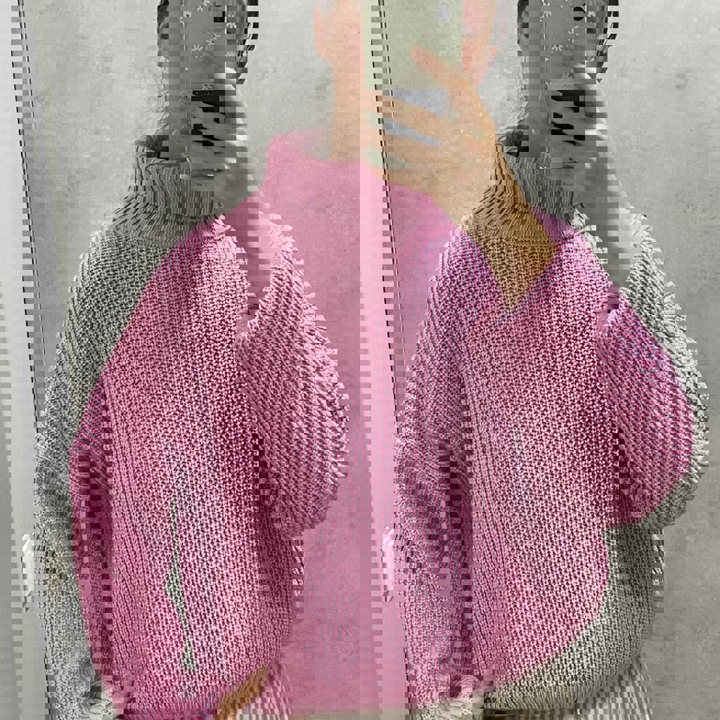 Розовый свитер