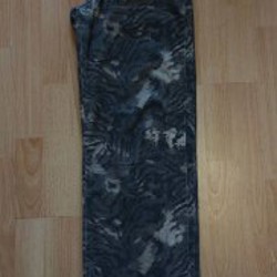 Джинсы серые с рисунком - фото 2