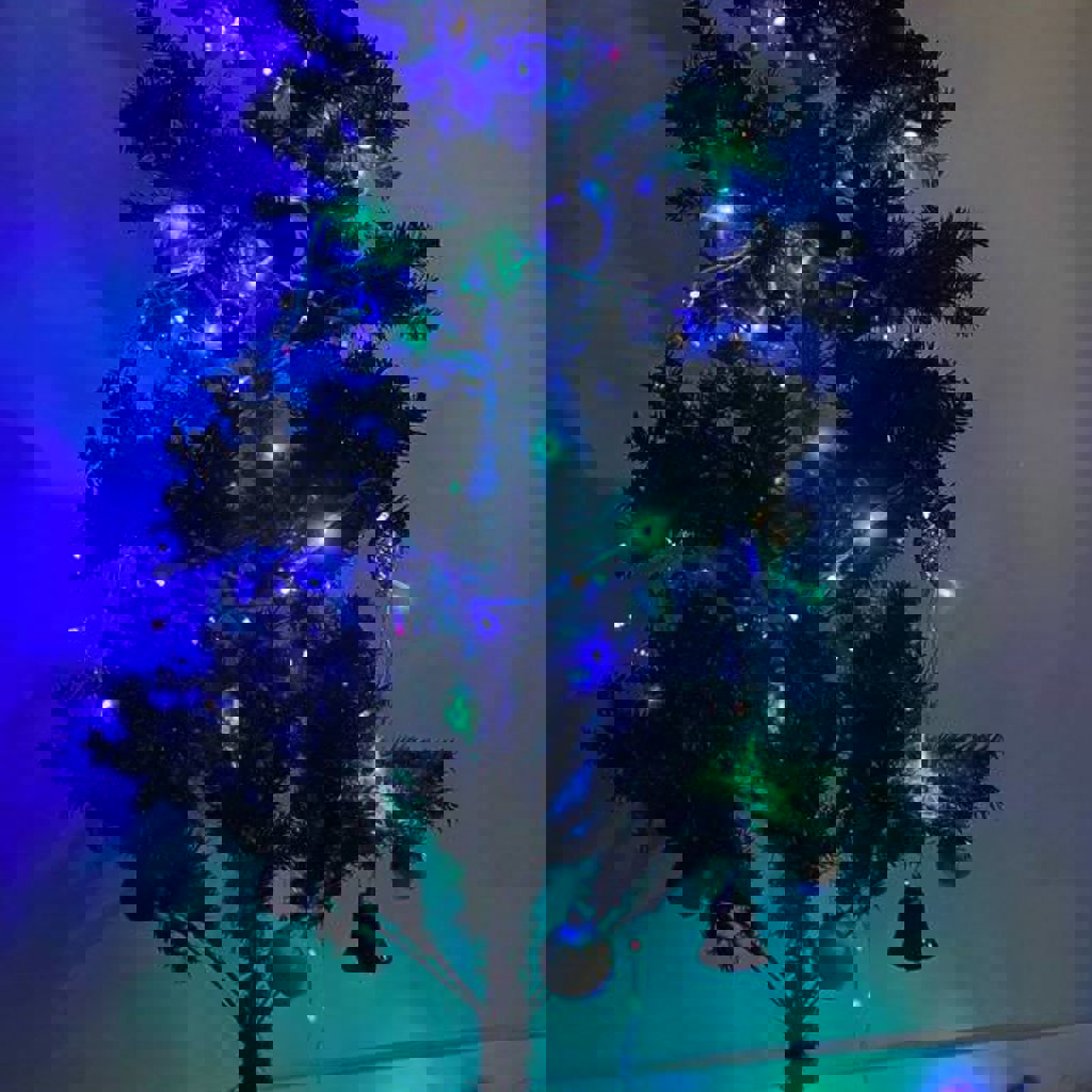 Елка с гирляндой