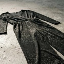 Сверкающий черный комбинезон - фото 2