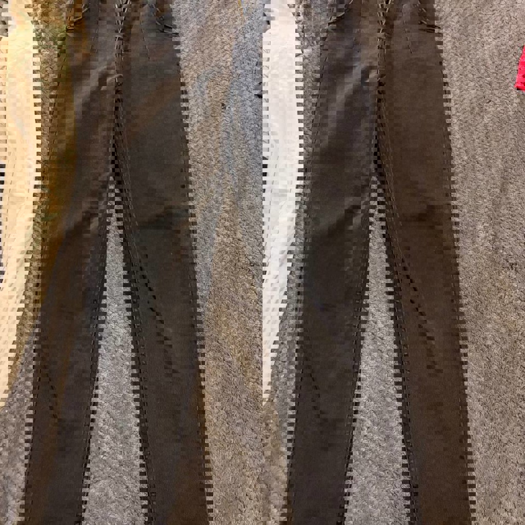 Черные классические джинсы