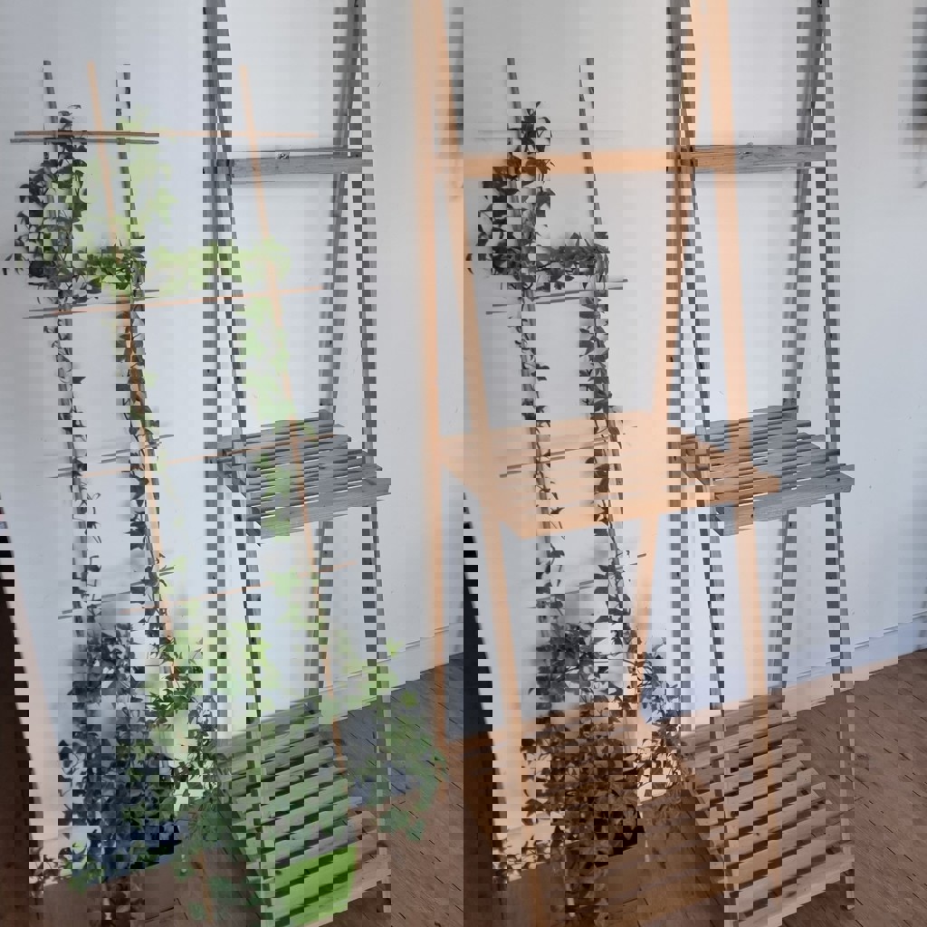 Деревянная полка для цветов