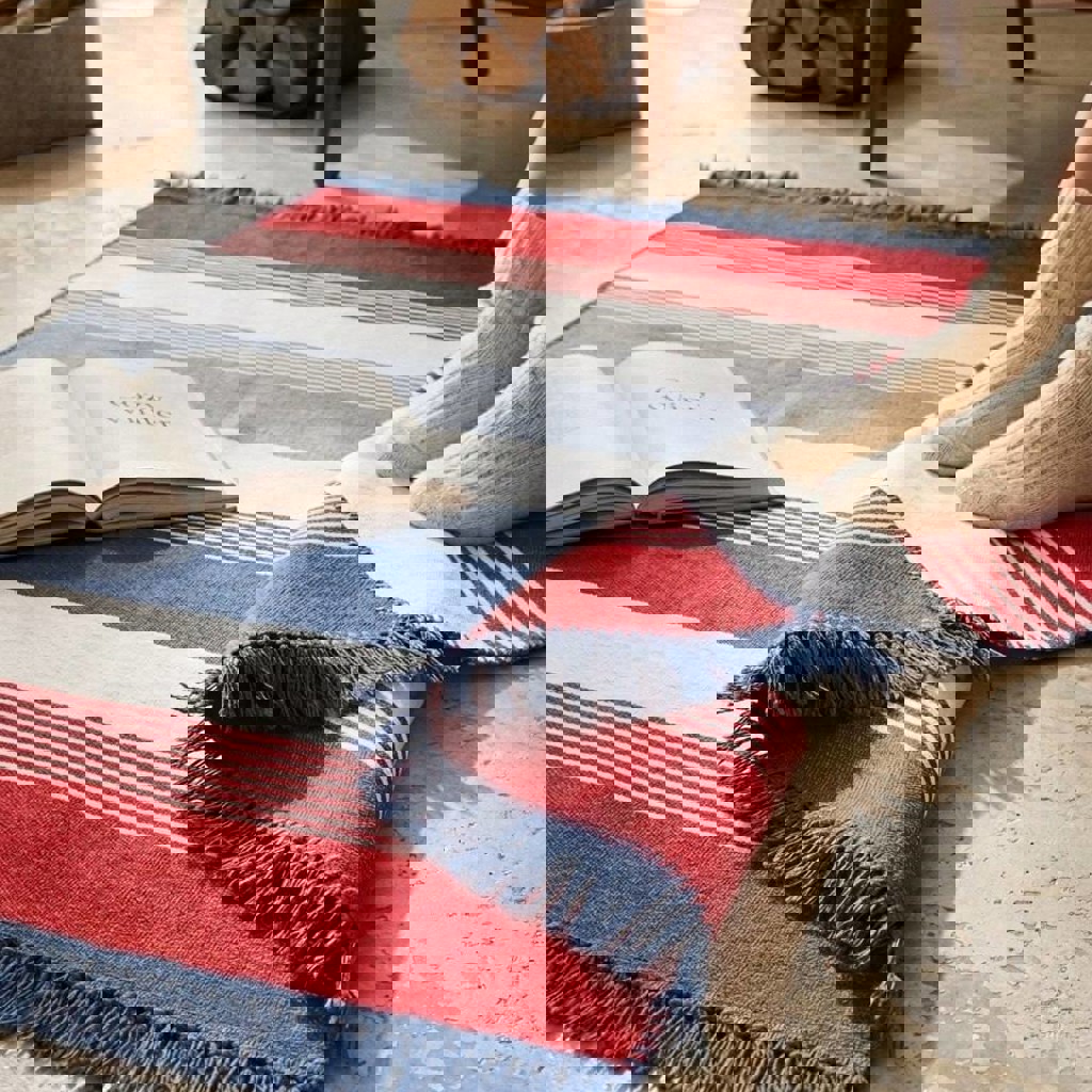 Тканый коврик с бахромой