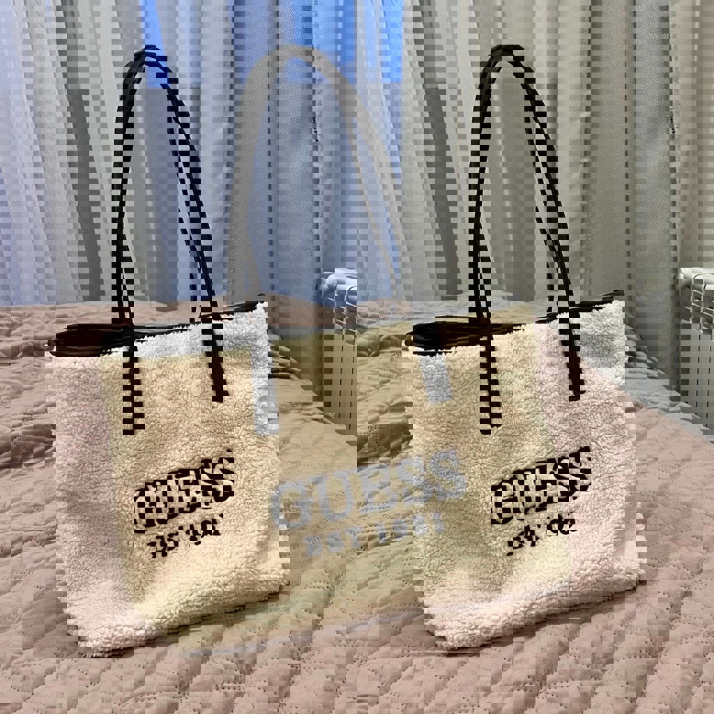 Плюшевая сумка-шоппер Guess