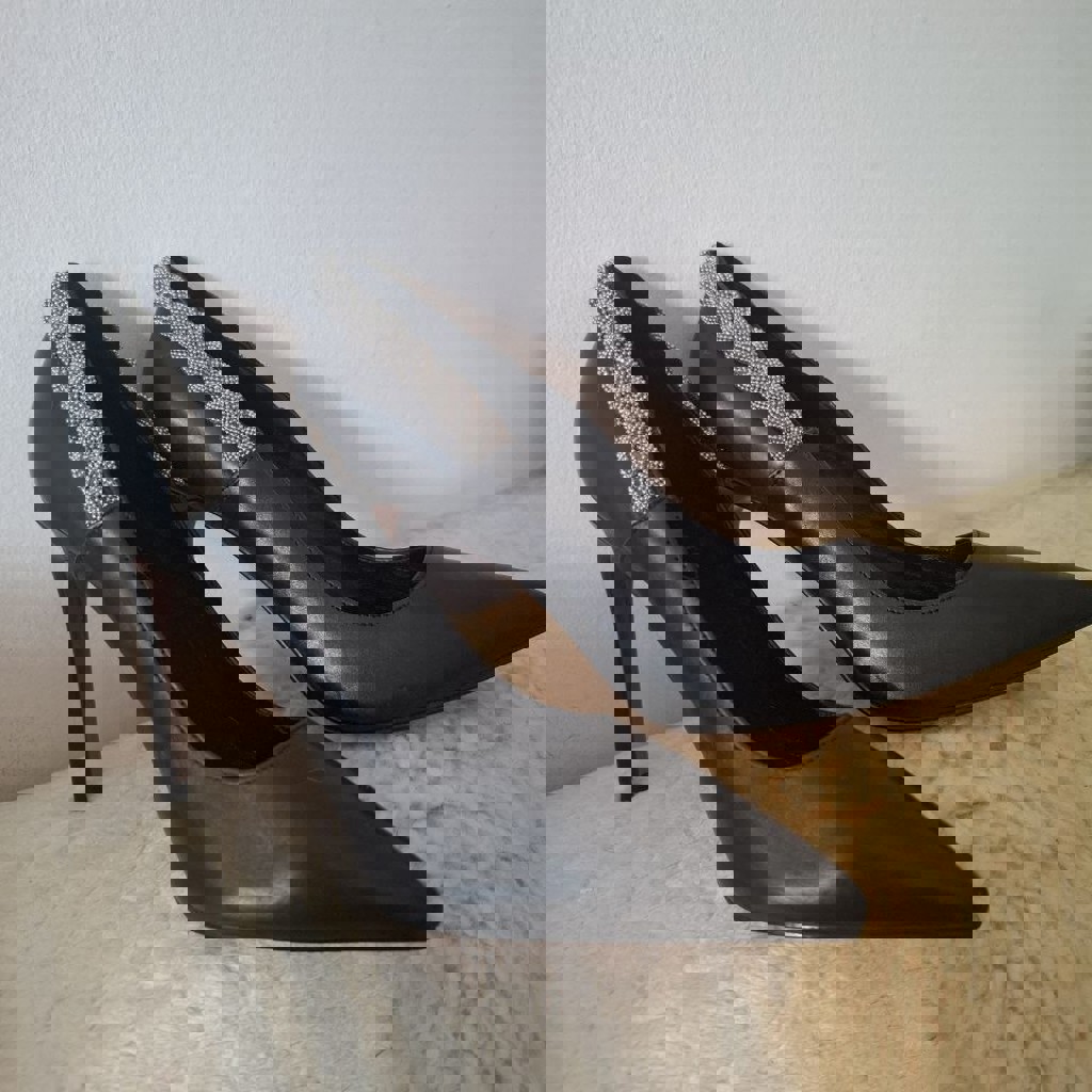 Кожаные туфли Estro