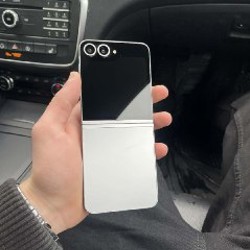 Samsung Z Flip 6 - фото 2