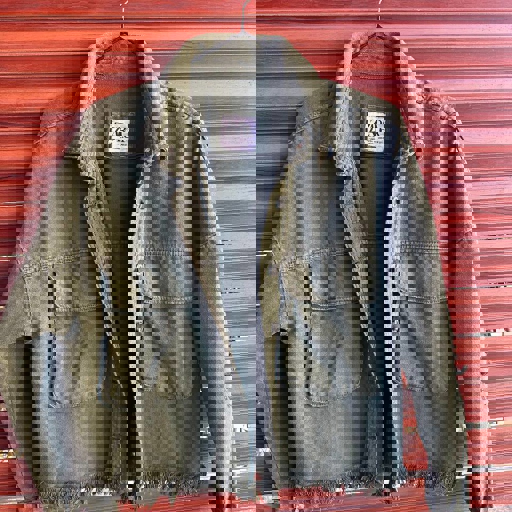 Черная куртка