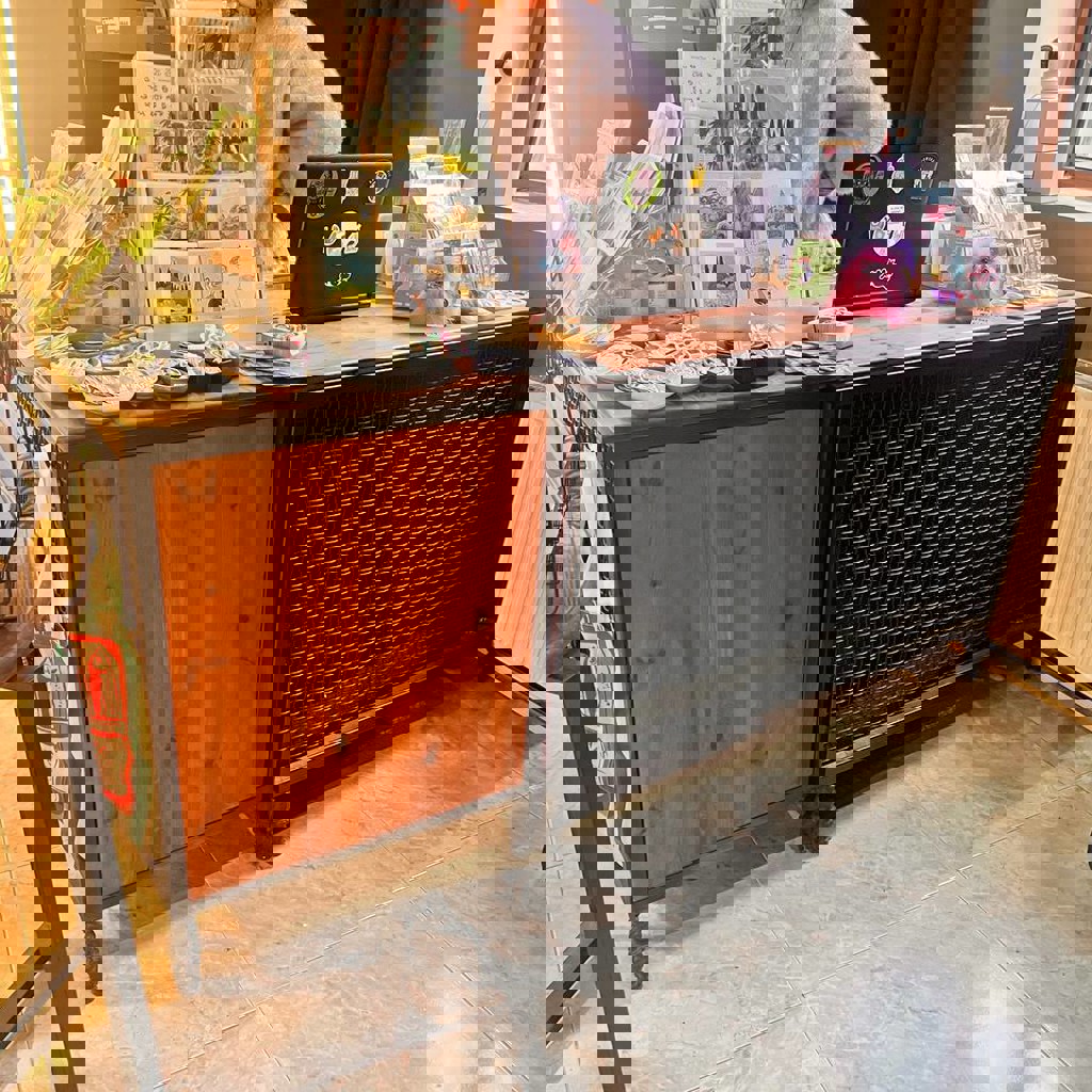 Деревянный стол