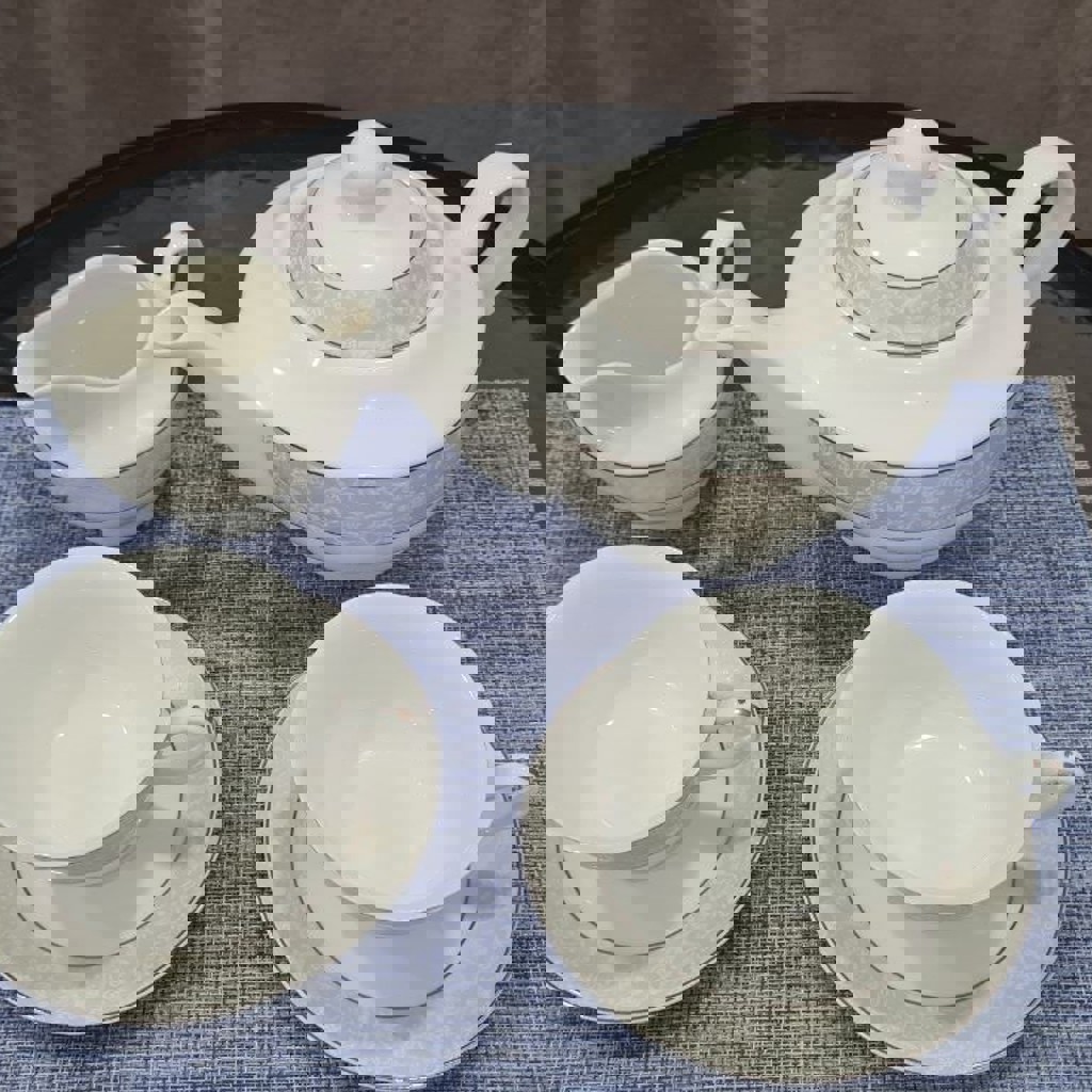 Чайный сервиз из тонкого фарфора