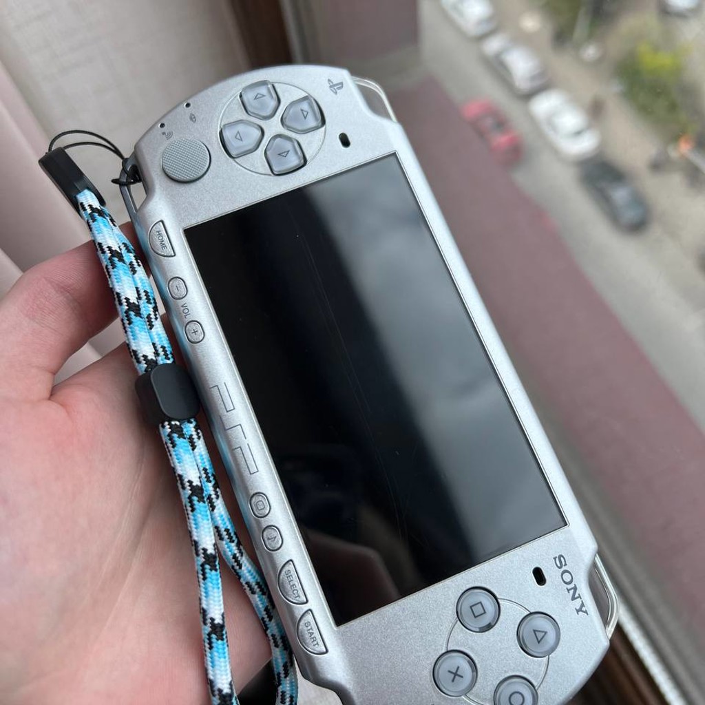 Sony PSP 2000 Ice Silver