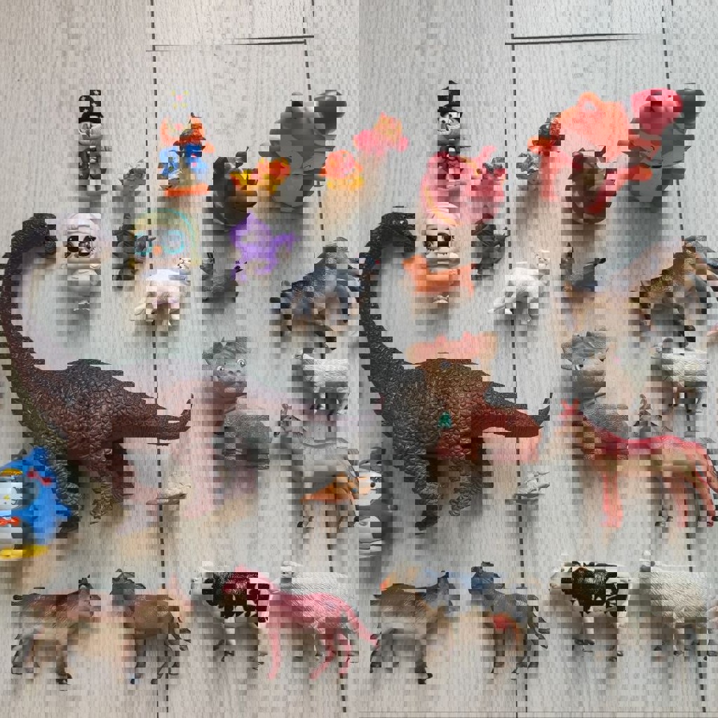 Набор фигурок животных и динозавров