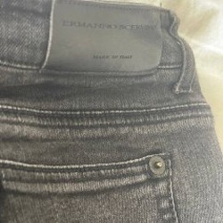 Джинсы серые с изображением черепа - фото 2