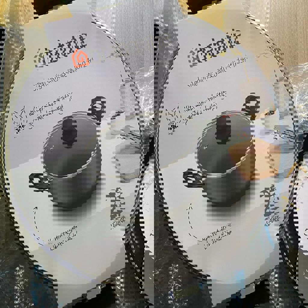 Набор чашек с блюдцами