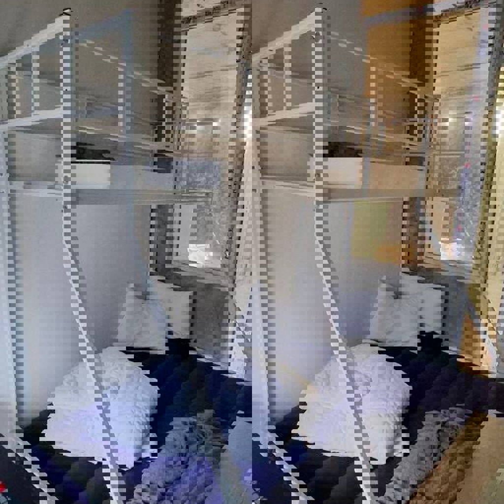 Двухъярусная кровать