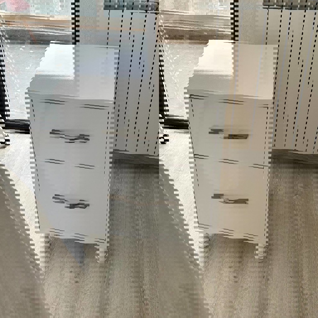 Прикроватные тумбочки