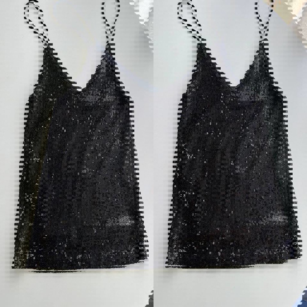 Чёрный топ в пайетках