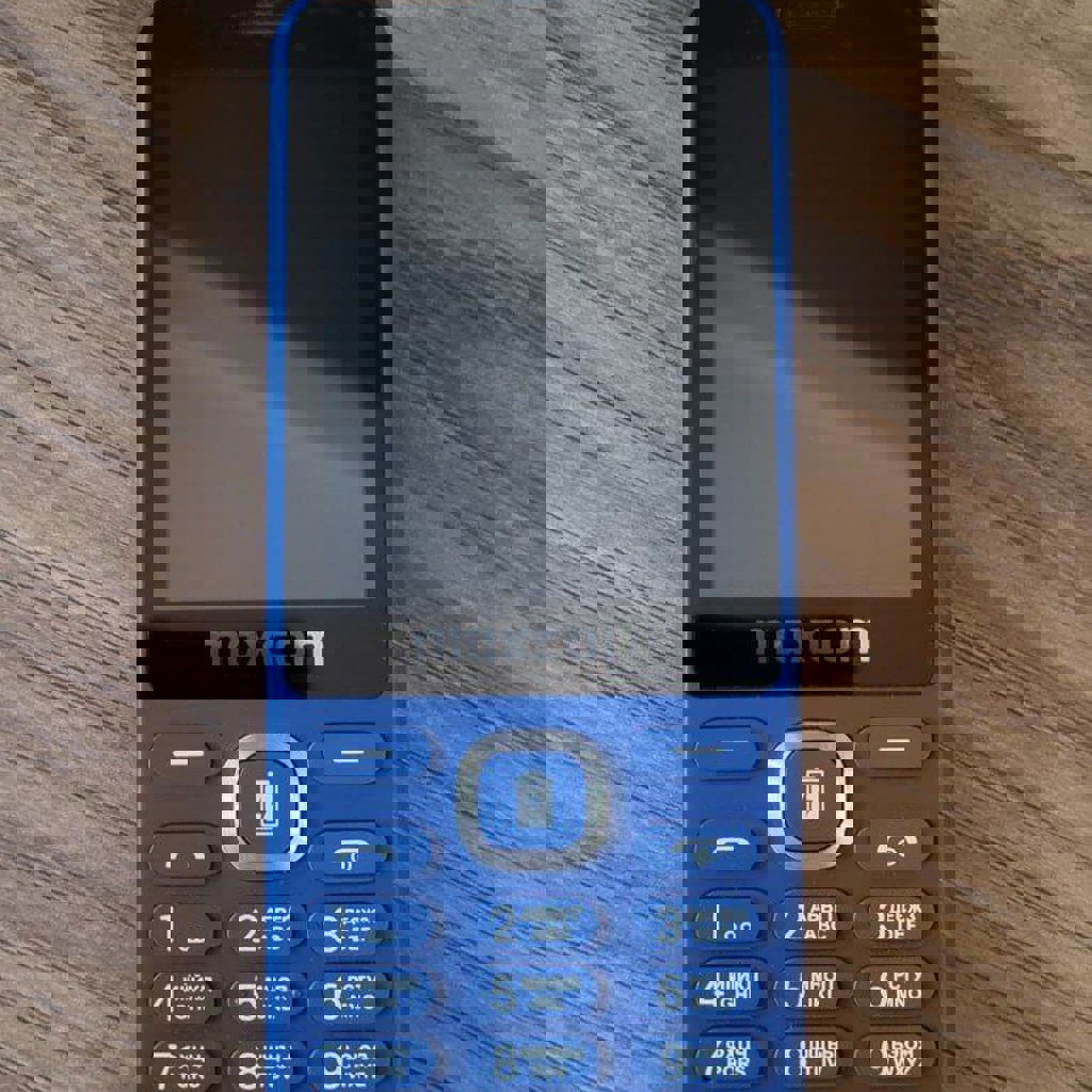 Кнопочный телефон Maxcom MM814