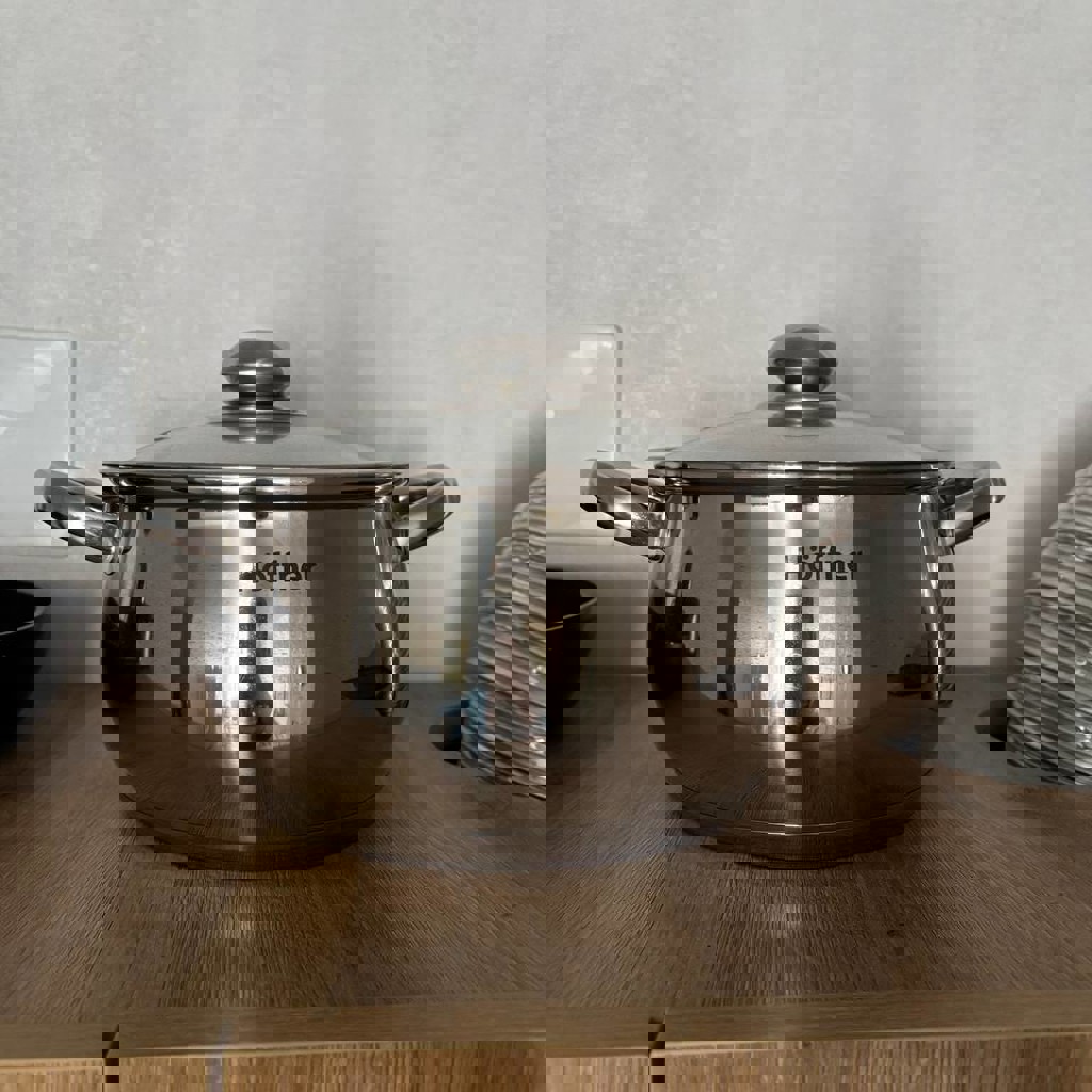 Набор кастрюль и сковородки