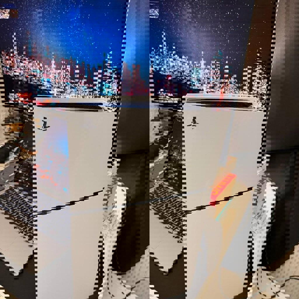 PS5 Slim Digital с двумя геймпадами