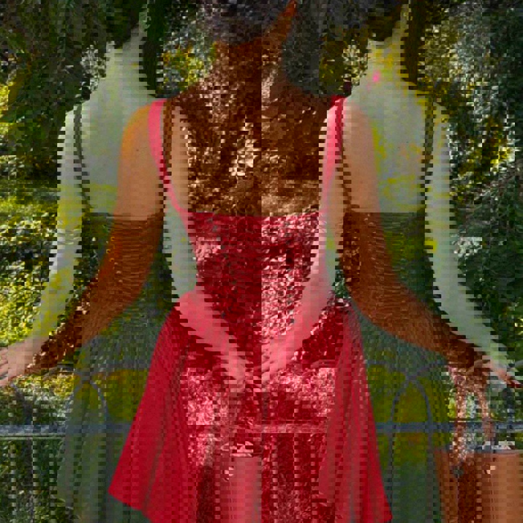 Белое атласное платье