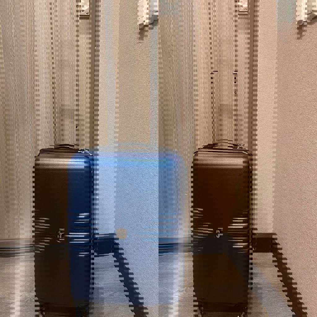 Чемодан синий