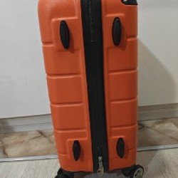 Чемодан - фото 2