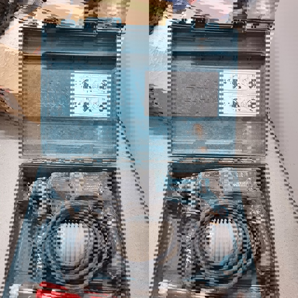 Перфоратор Makita HR2610