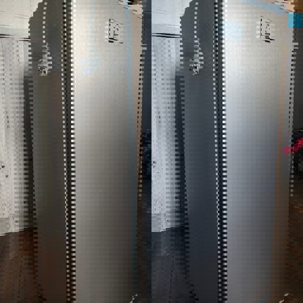 Холодильник с морозильной камерой