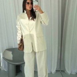 Серый костюм с акцентными плечами - фото 4