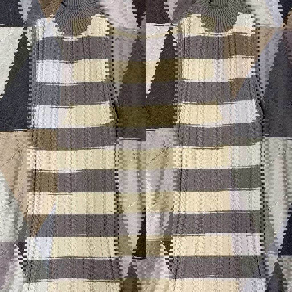 Кофточка под горло без рукавов