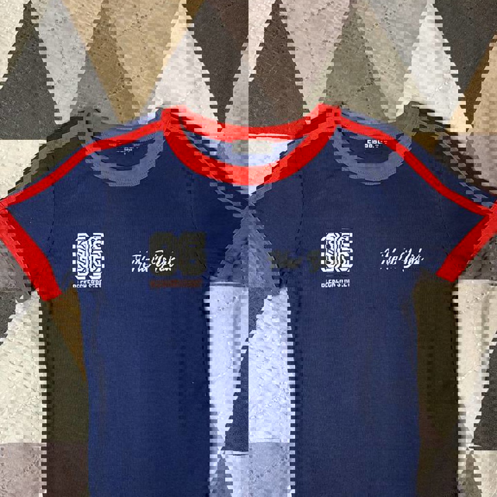 Короткая футболка