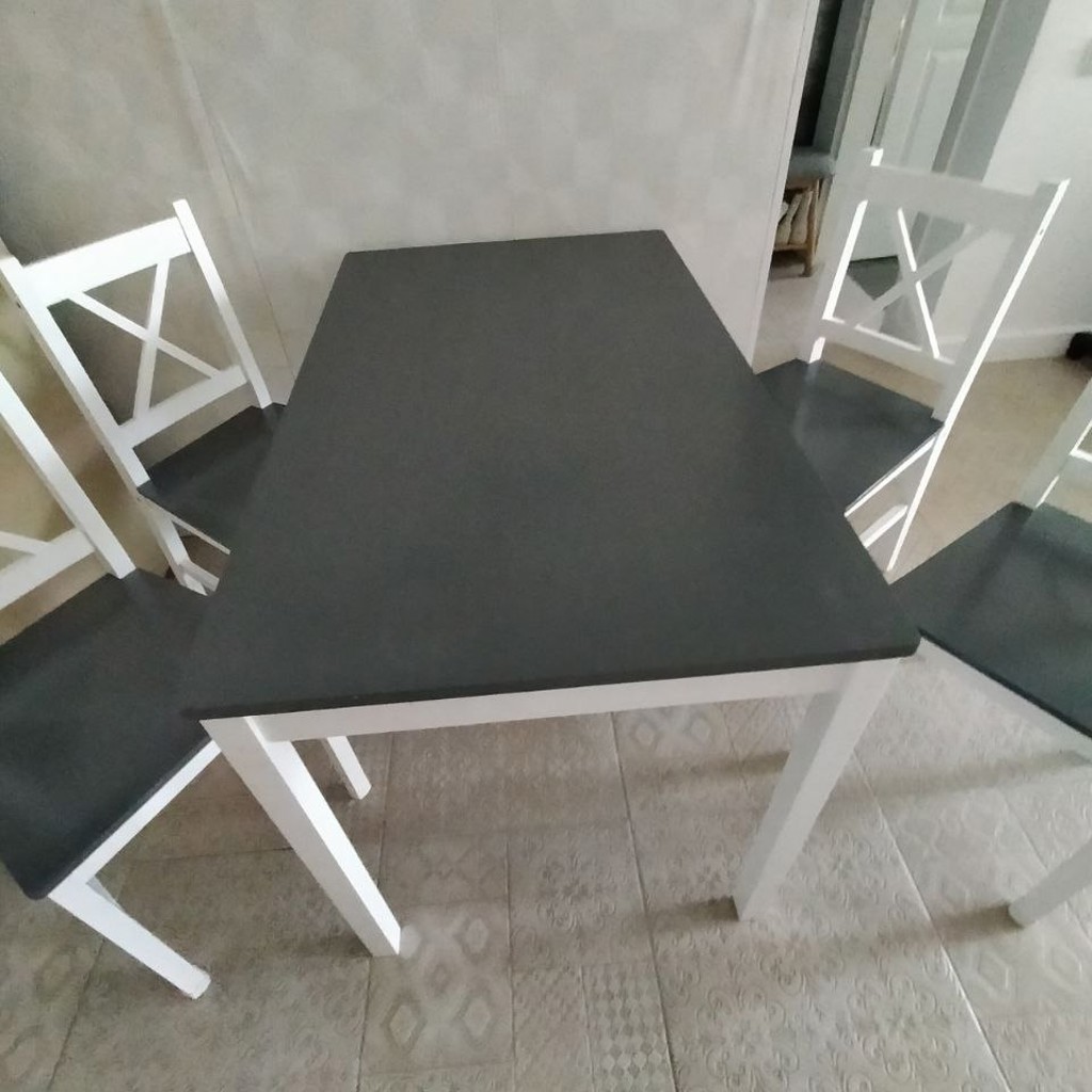 Стол с 4 стульями